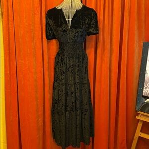 Chic Black Velvet Maxi Dress